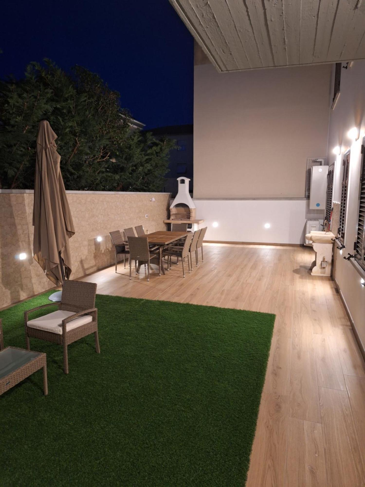 Dd House Family Holiday Apartment Чечина Экстерьер фото